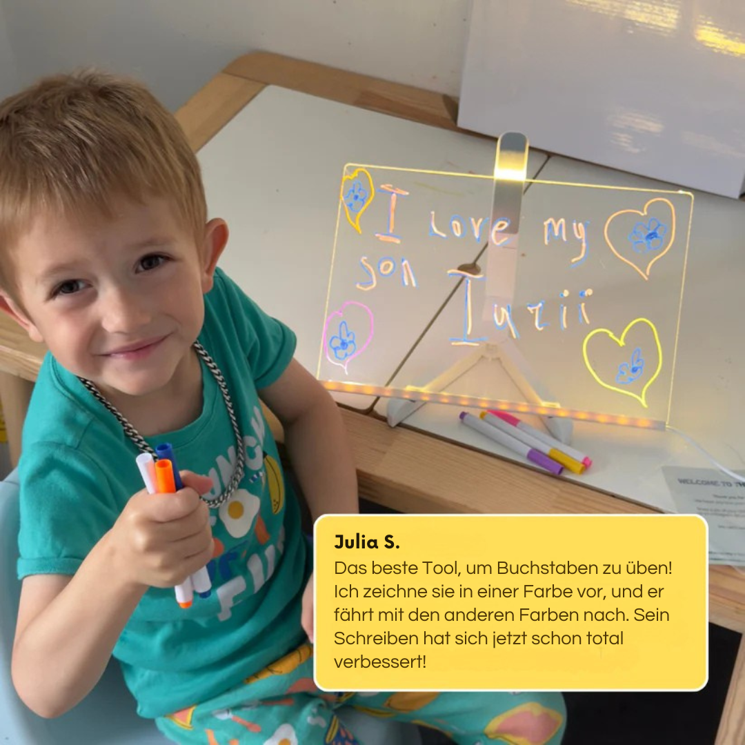 Junge übt Schreiben auf LED Zeichenbrett - I love my son Juli - Kundenbewertung Julia S.